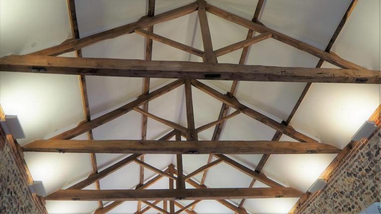 À Étaples, la rénovation de charpente exige un savoir-faire artisanal